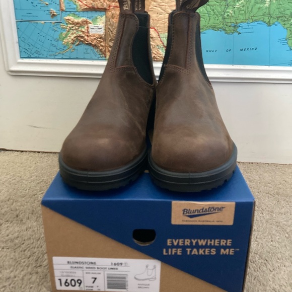 Blundstone Brown Ankle Boots - Picture 2 of 10